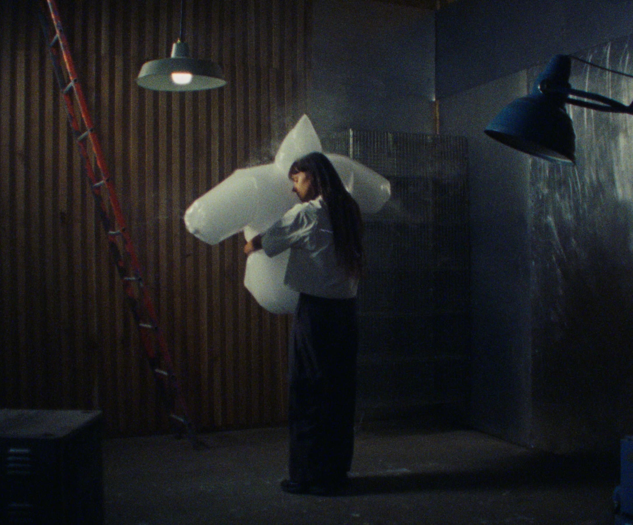 Still 1 from les nuages